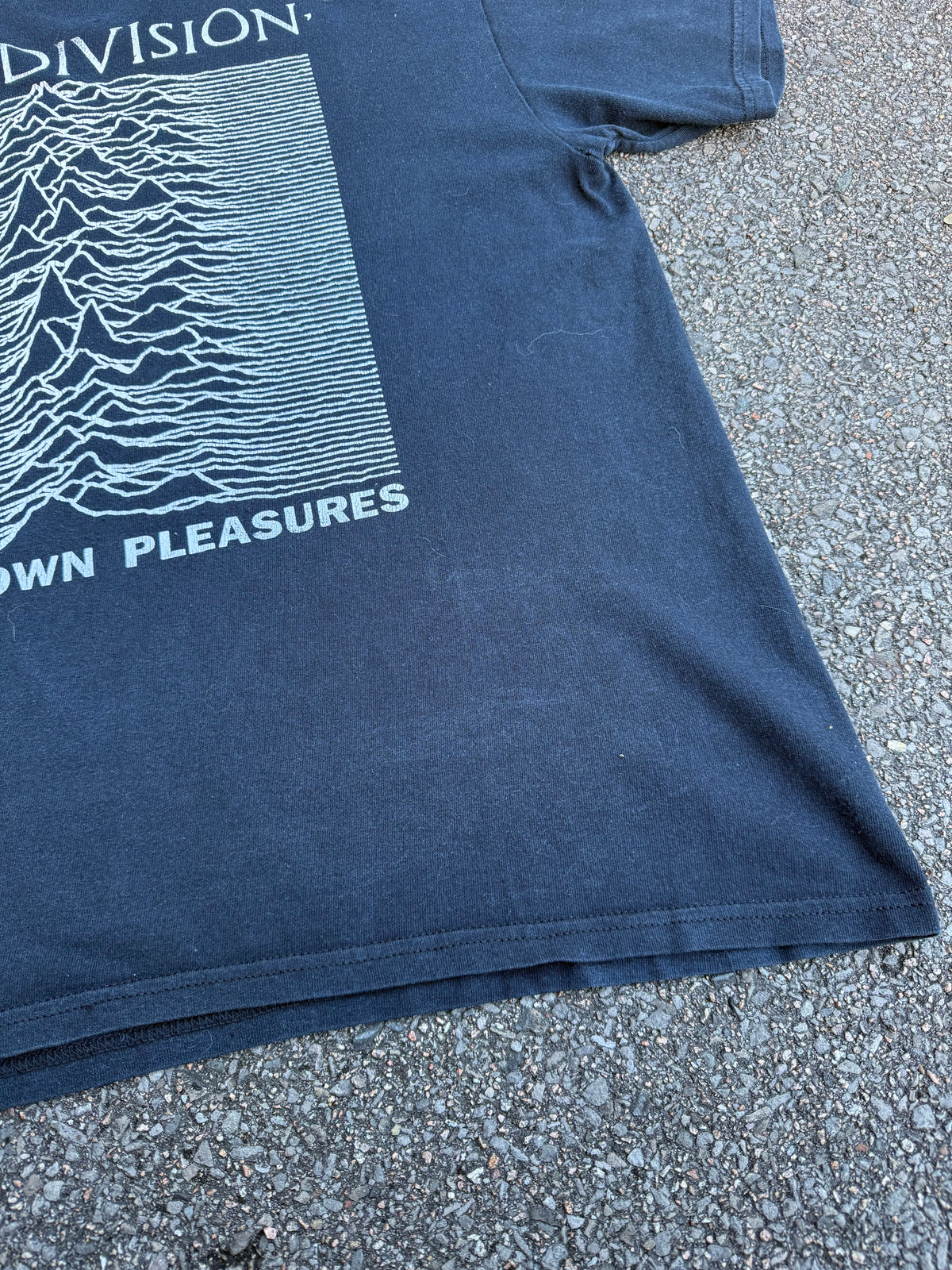 Vintage 2000s Joy Division Unknown Pleasures Wave T-Shirt