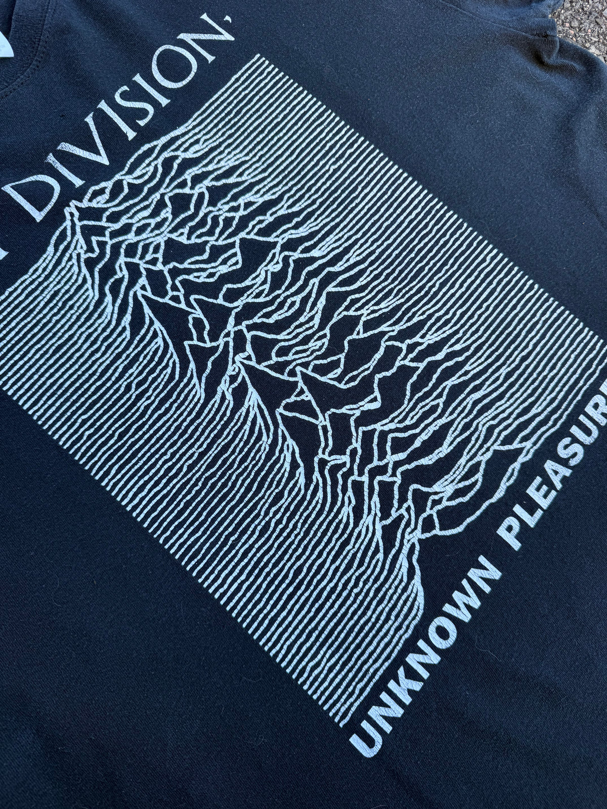 Vintage 2000s Joy Division Unknown Pleasures Wave T-Shirt