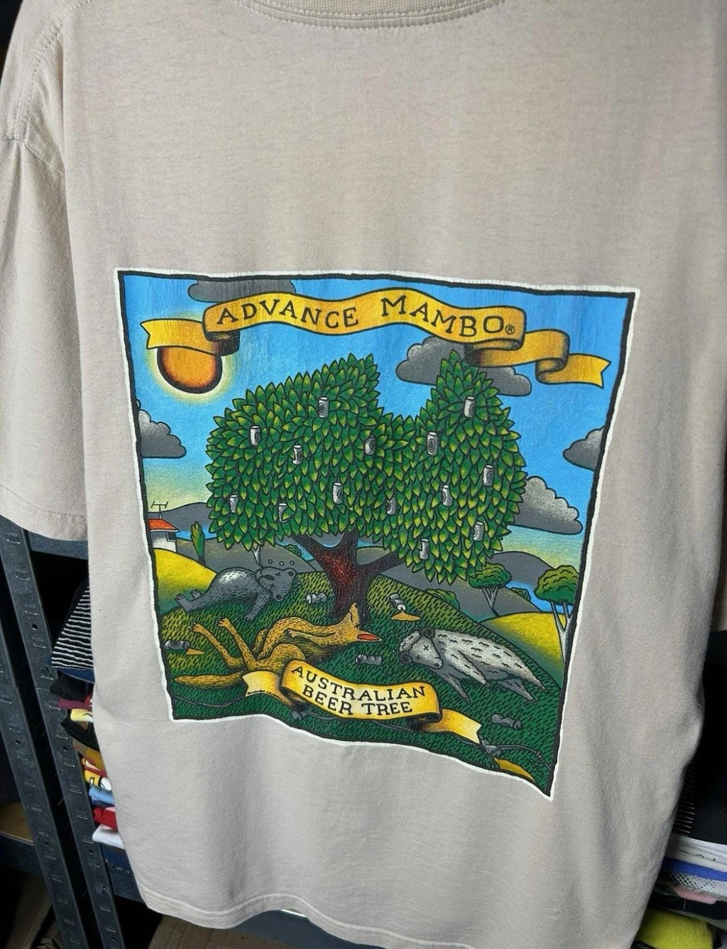 Vintage 2000 Mambo Reg Mombasa Australian Beer Tree T-shirt Size XL
